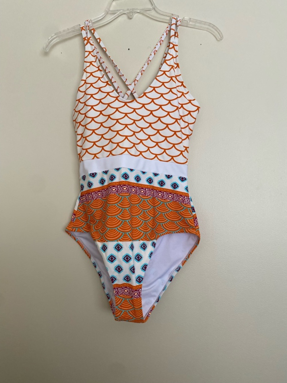 Cupshe Orange and White Patterned One-Piece Swimsuit with Cross-Strap Back